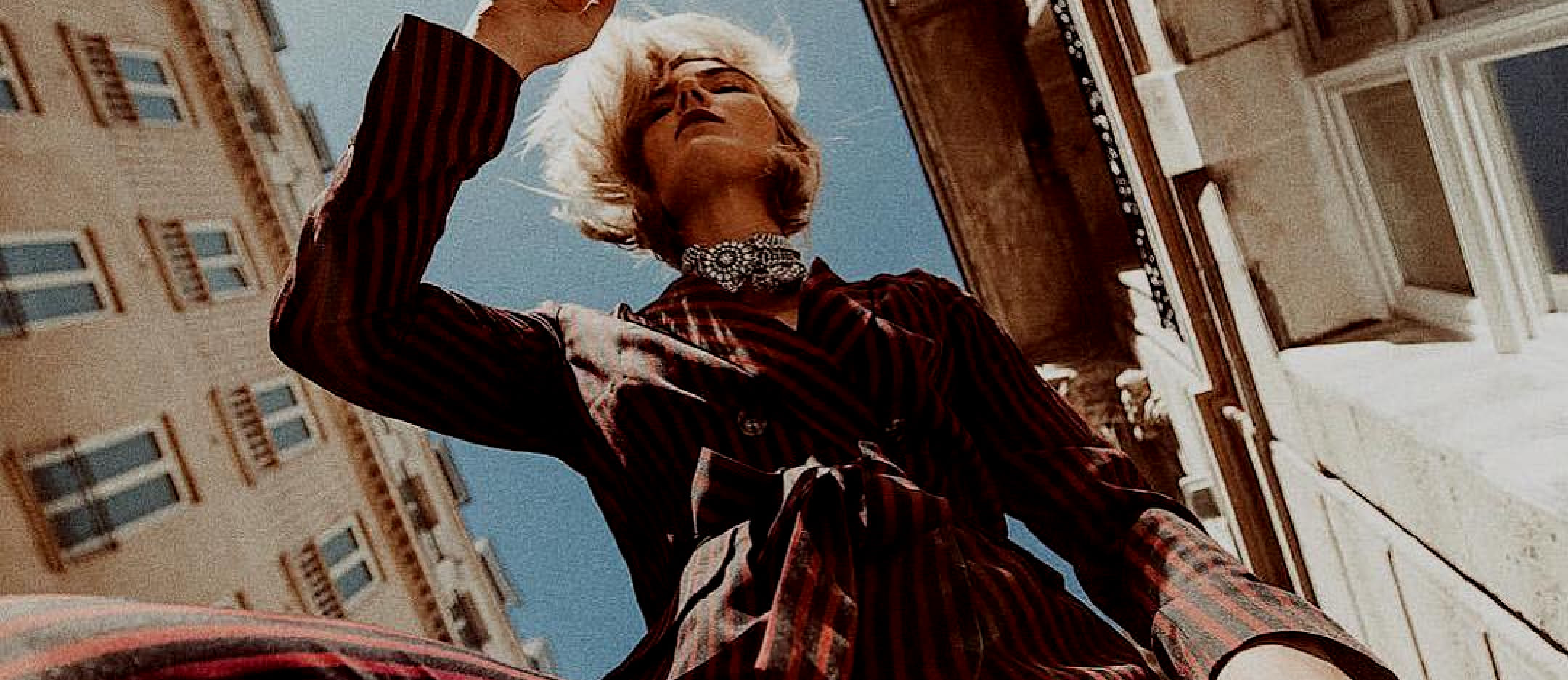 revolve-stories ads-header-vis