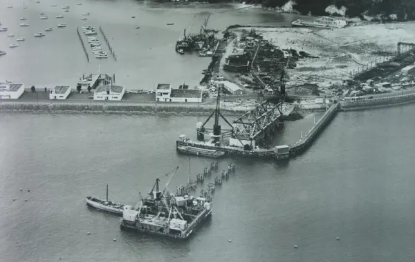 An aerial photo showing the construction of Auckland Harbour Bridge.