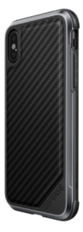 Vue arrière en angle de l’étui Defence Lux de X-Doria en fibre de carbone pour iPhone X