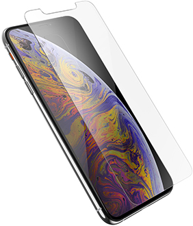 Vue en angle du protecteur d’écran Amplify d’OtterBox suspendu au-dessus du iPhone