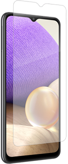 Vue en angle du protecteur d’écran InvisibleShield Glass en suspension au-dessus d’un Galaxy A32