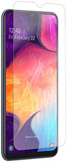 Vue en angle du protecteur d’écran InvisibleShield Glass en suspension au-dessus d’un Galaxy A50