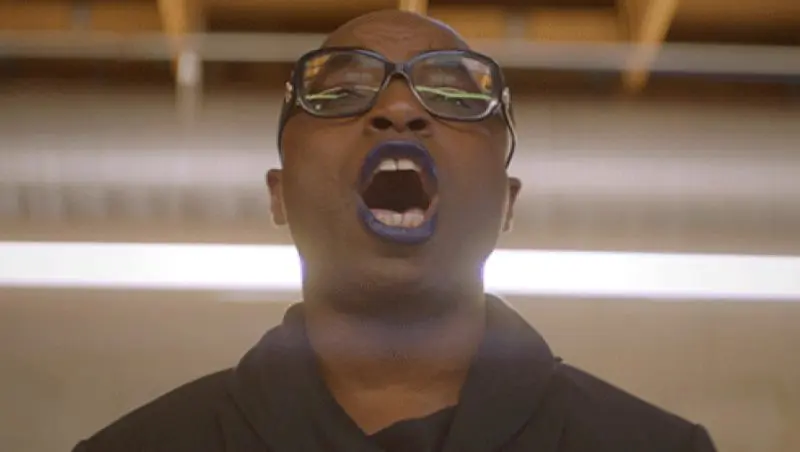 Une personne qui parle