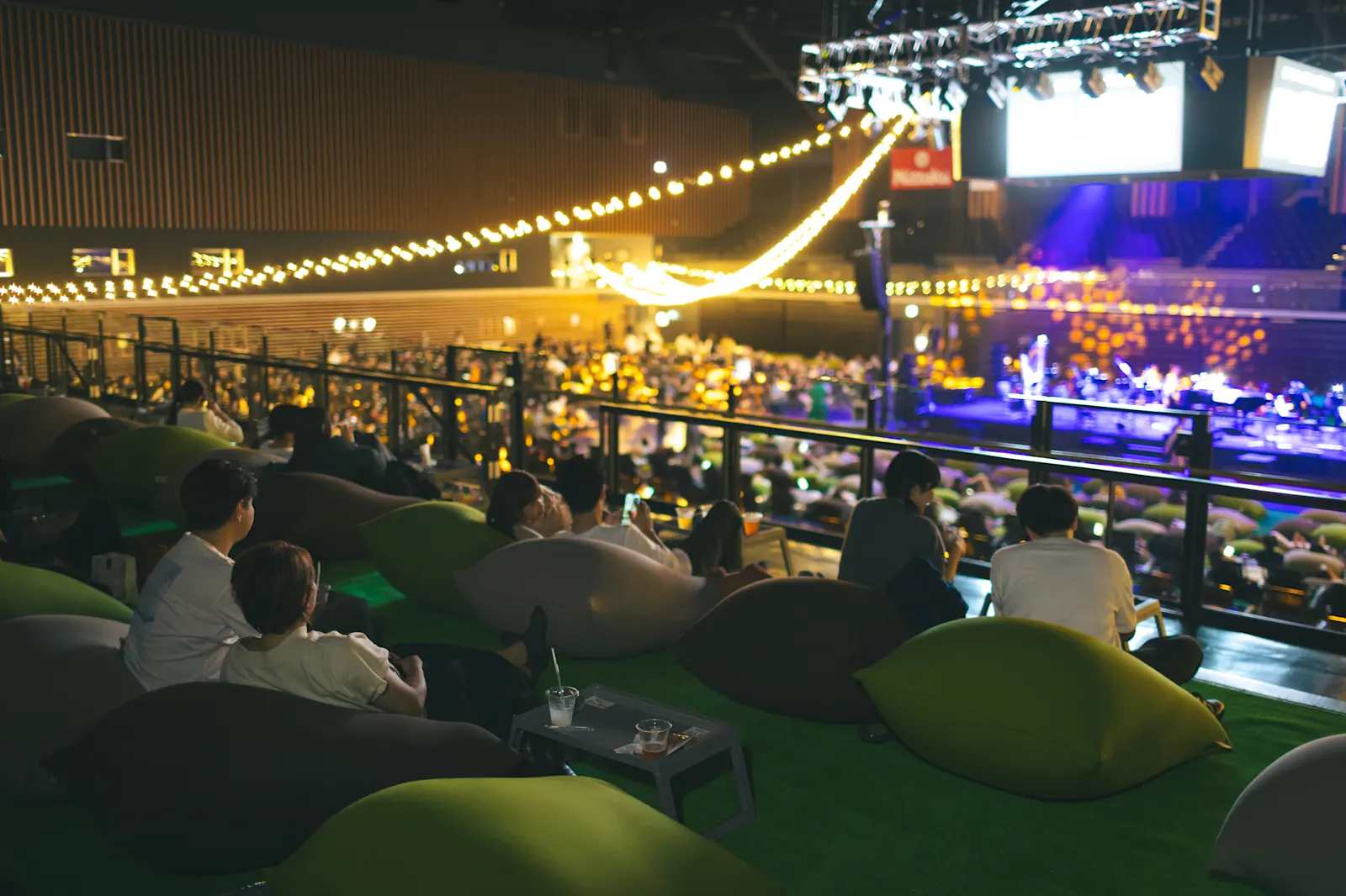 2F スタンドエリア(ビーズクッション)