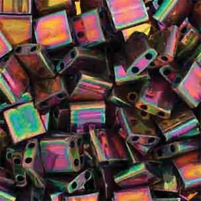 John Bead Miyuki Tila Beads - Light Emerald, Transparent AB, 5 mm x 5 mm (Close-up of beads)
