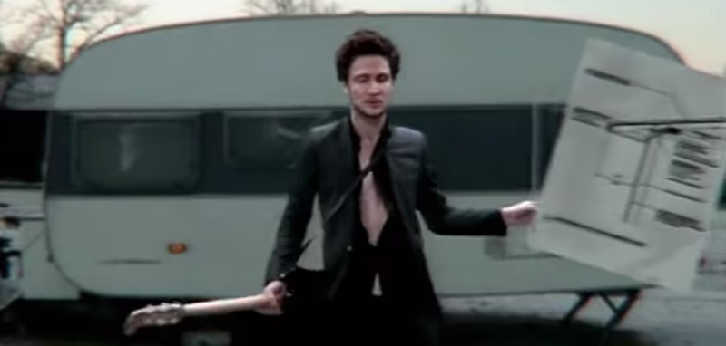 Cover: Moneybrother – They're building walls around us now