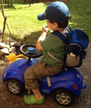 ergobag-kind-spielzeugauto