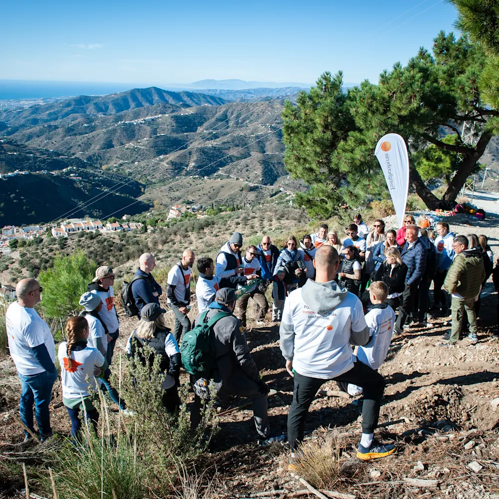 Många engagerade sig under vår senaste trädplantering.