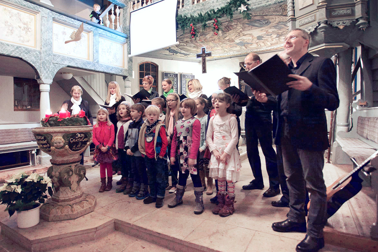 Weidenschüler singen in der Kirche