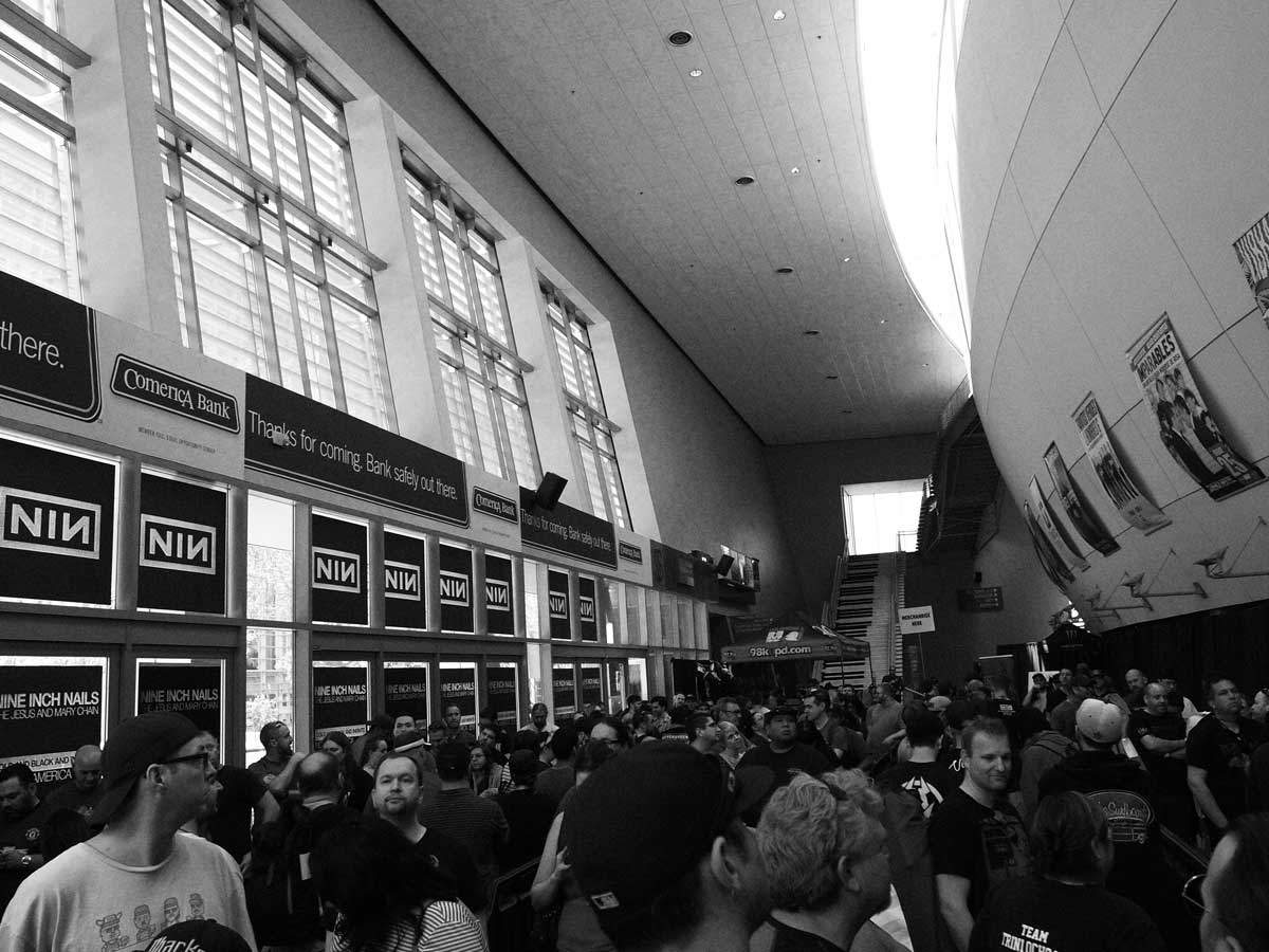 Nine Inch Nails Ticket Line (Photo by Gerrit Feenstra)