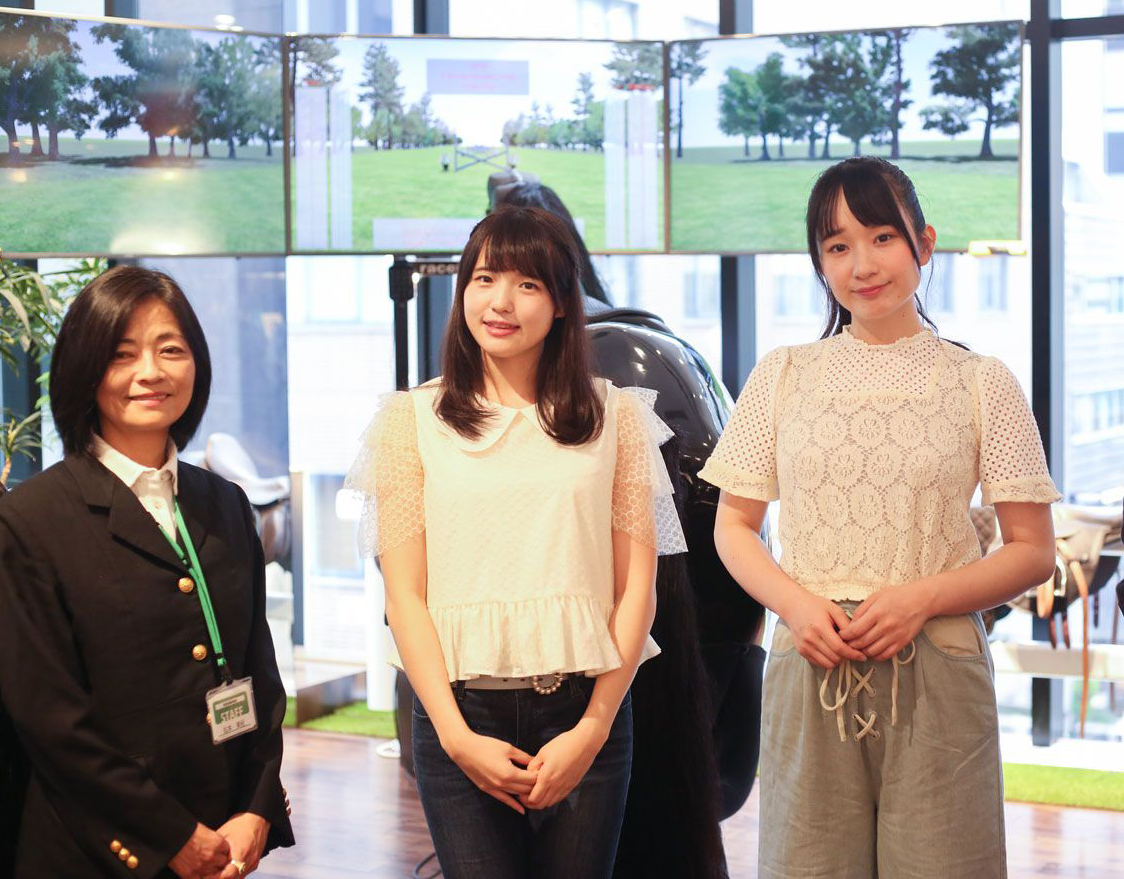 左より、チーフインストラクターの松本さん、水海らむね、望桃美
