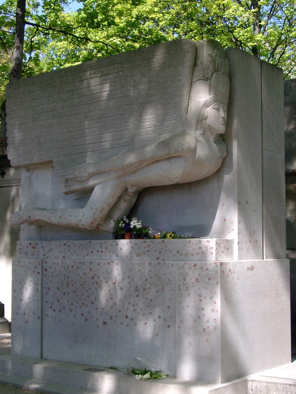 Oscar Wilde - unusual gravestones blog