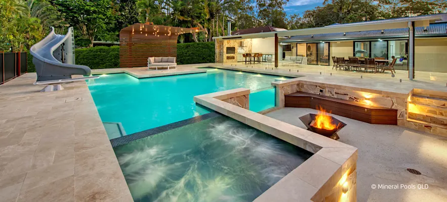 Beautiful house with an amazing pool.