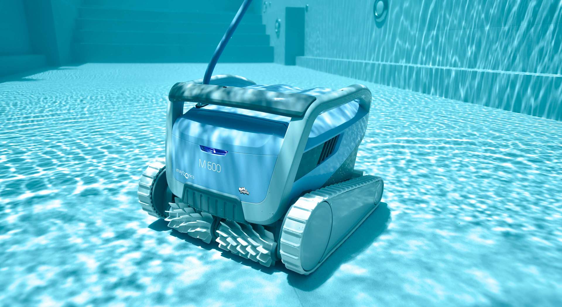 Dolphin M 600 underwater on floor Dolphin M 600 sitting underwater on the pool floor