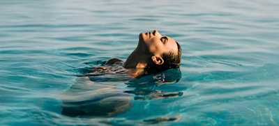 Woman swimming in a magnesium pool