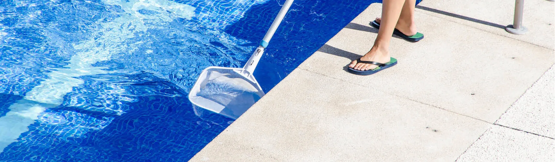 Manual pool cleaning