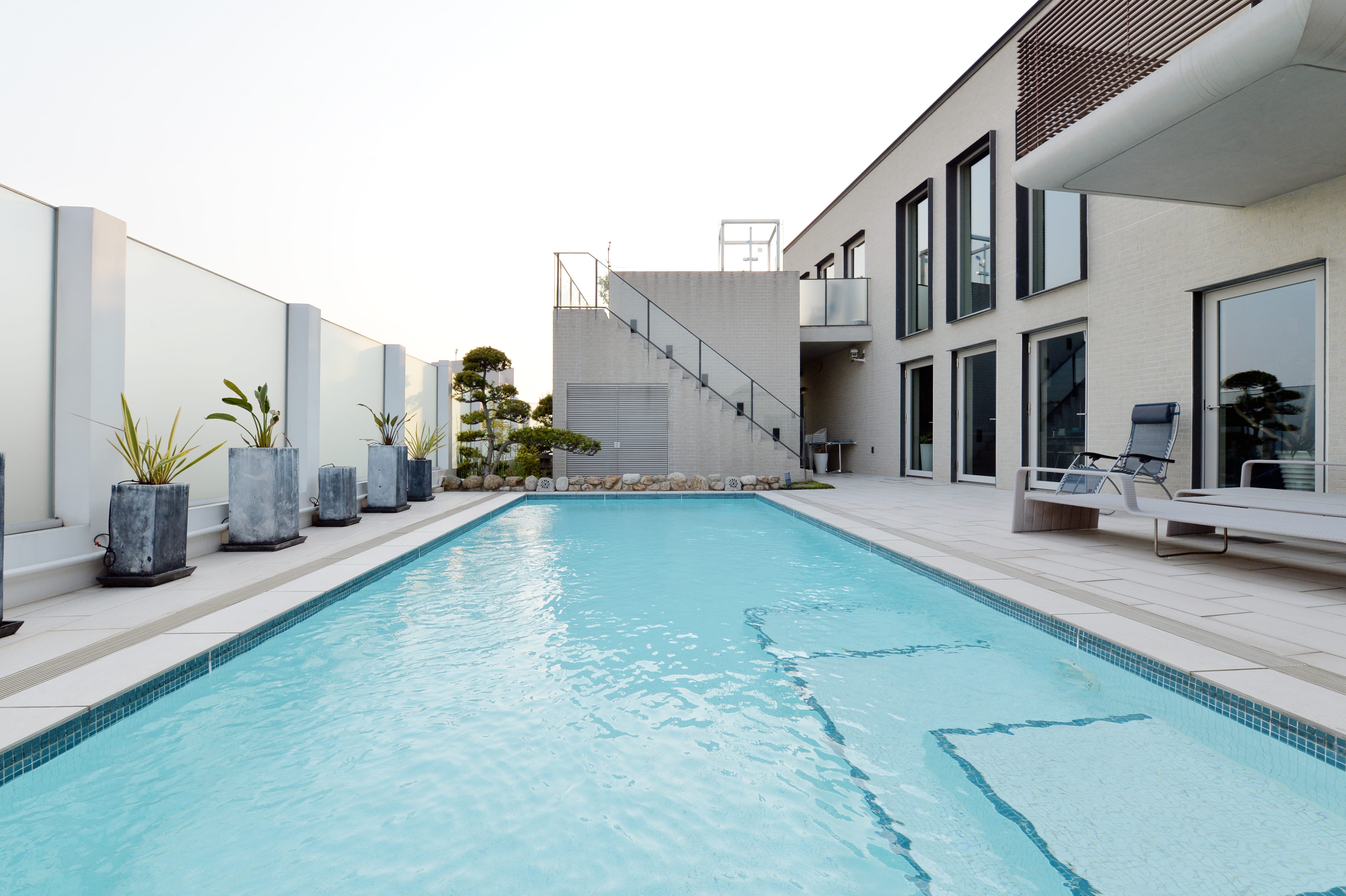 Picture of a pool - blog asset