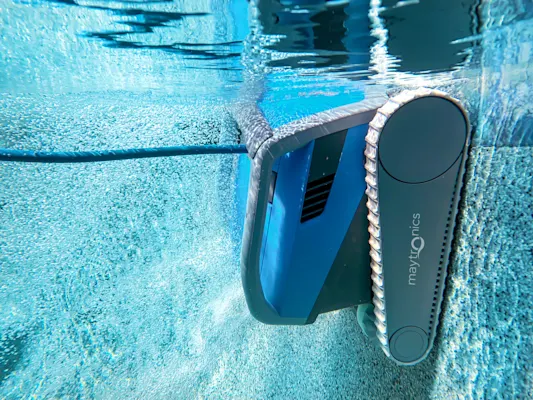 M600 In Pool Wall