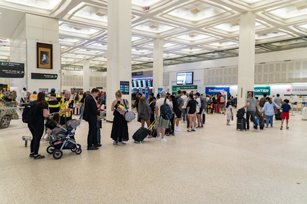 Houston Airports asks for patience as operations resume with limited personnel