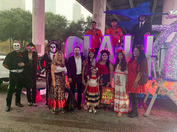 Houston Airports celebrates community at 2024 Día de los Muertos Parade