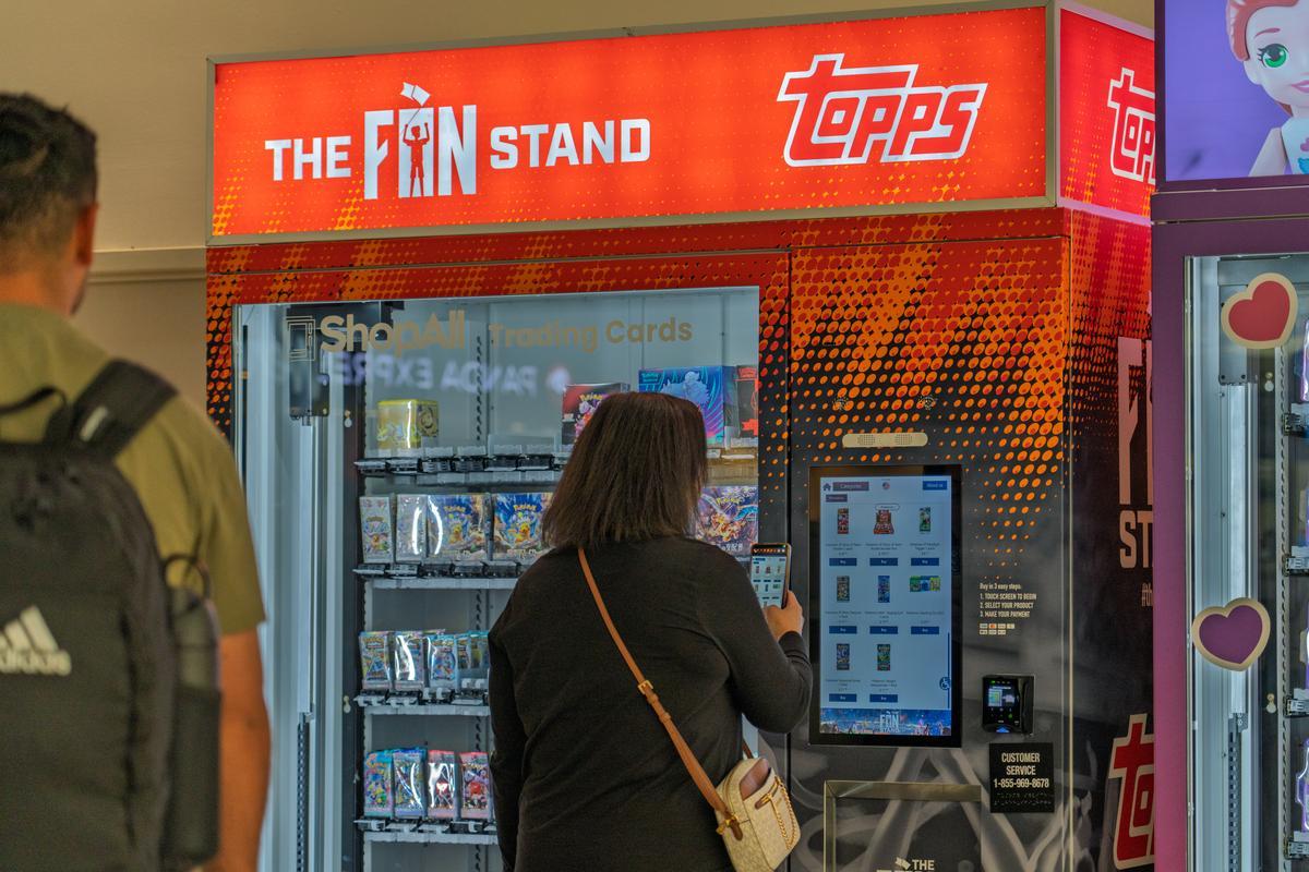 IAH The Fan Stand