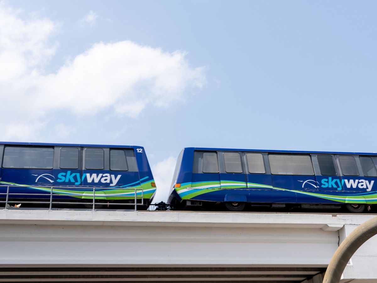 Reserve & guarantee Terminal Parking at HOU