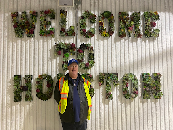 Small Act, Big Impact: Passenger praises HOU employee for exceptional kindness