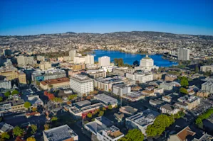Article Image: Where to Get Free & Cheap Moving Boxes in Oakland
