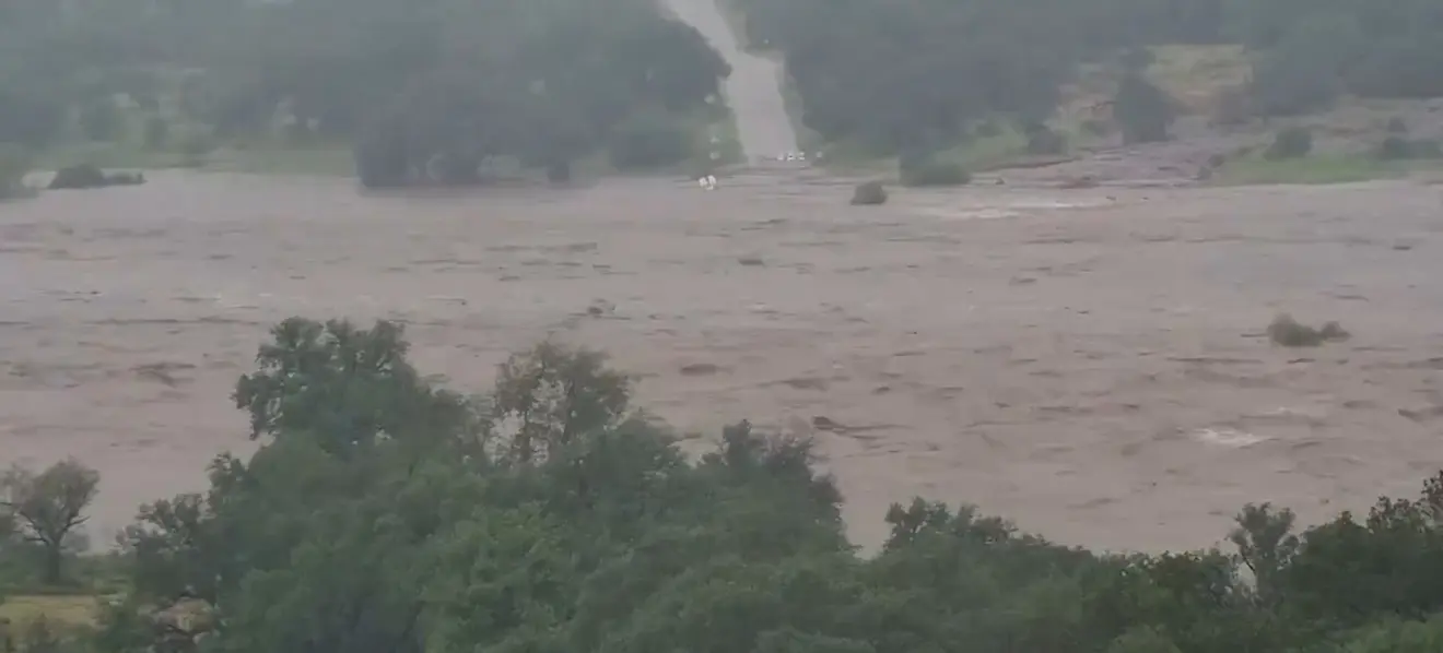 Beeld van een gezwollen rivier in Texas - still uit video