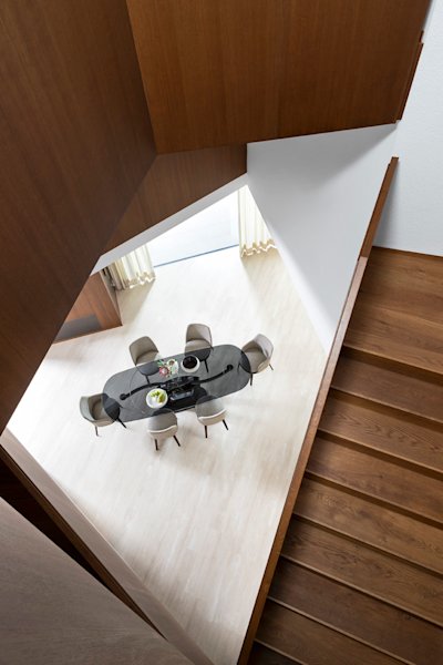 ORBITAL TABLE FOYER CHAIRS