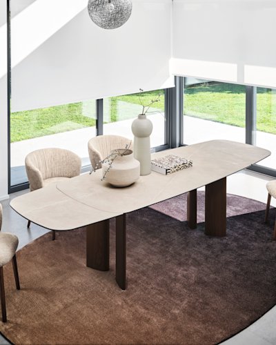 Sandy Table and Glen chairs by Calligaris