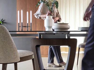 Orbital table by calligaris - image with people