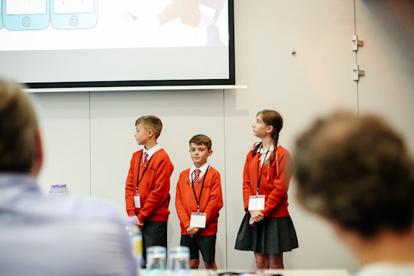Photo - primary students pitch to Dragons