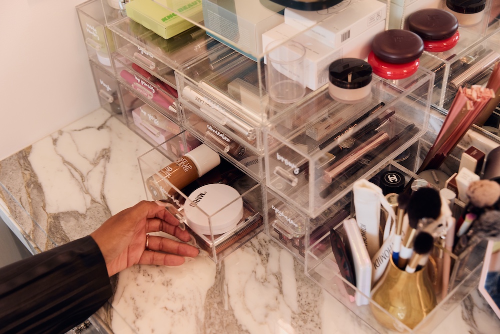 08-04-25 INTO THE GLOSS SAVANNAH JAMES BRITTANY BRAVO 1305