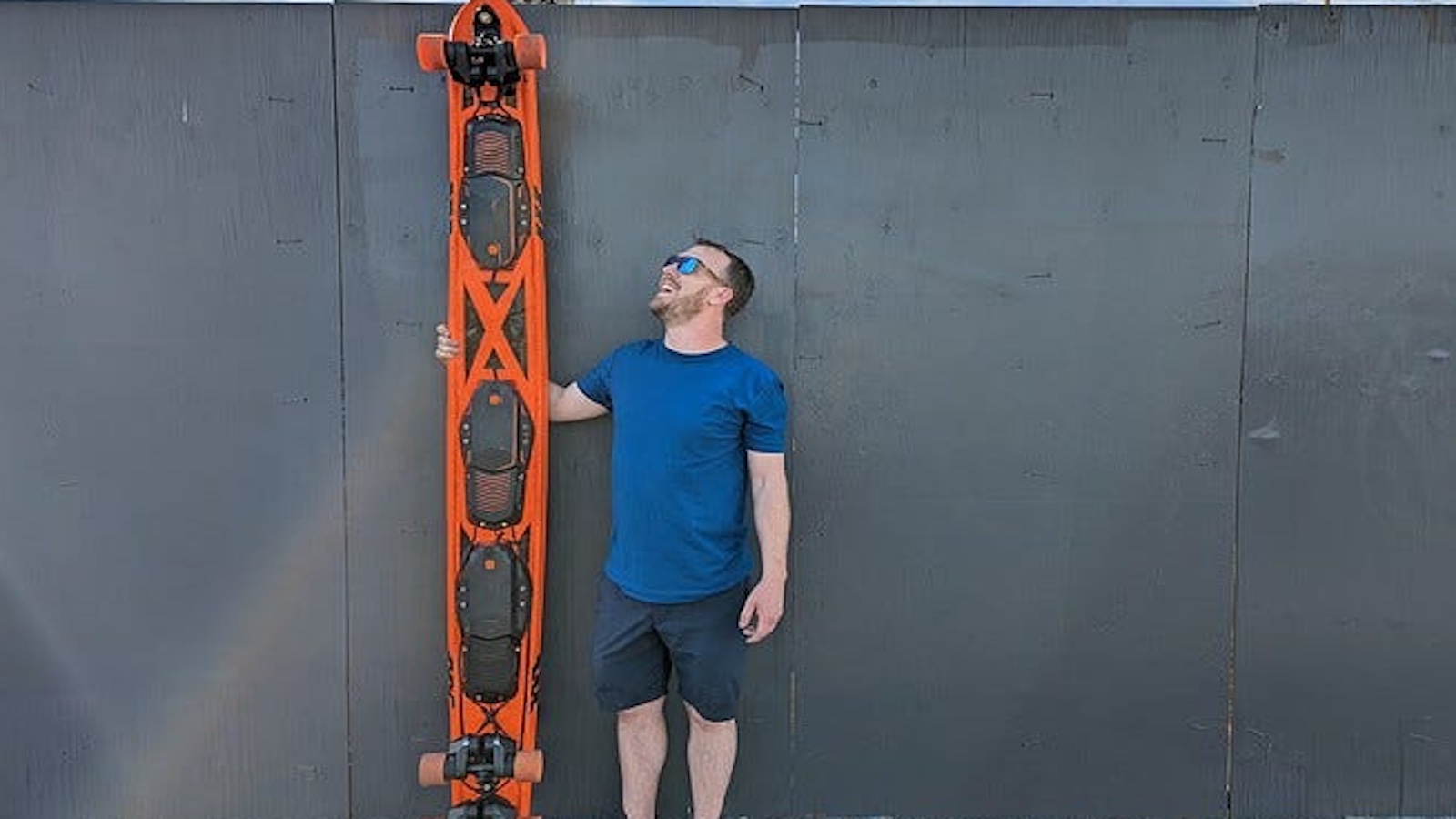 ๐น This Longboard Fits Six Riders and Can Tow a Car