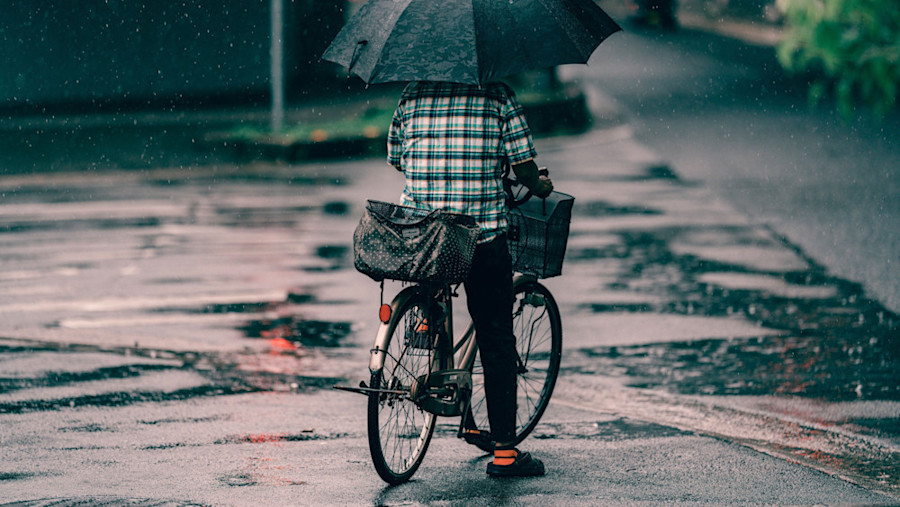How to stay warm on every ride? Your guide to bike jackets