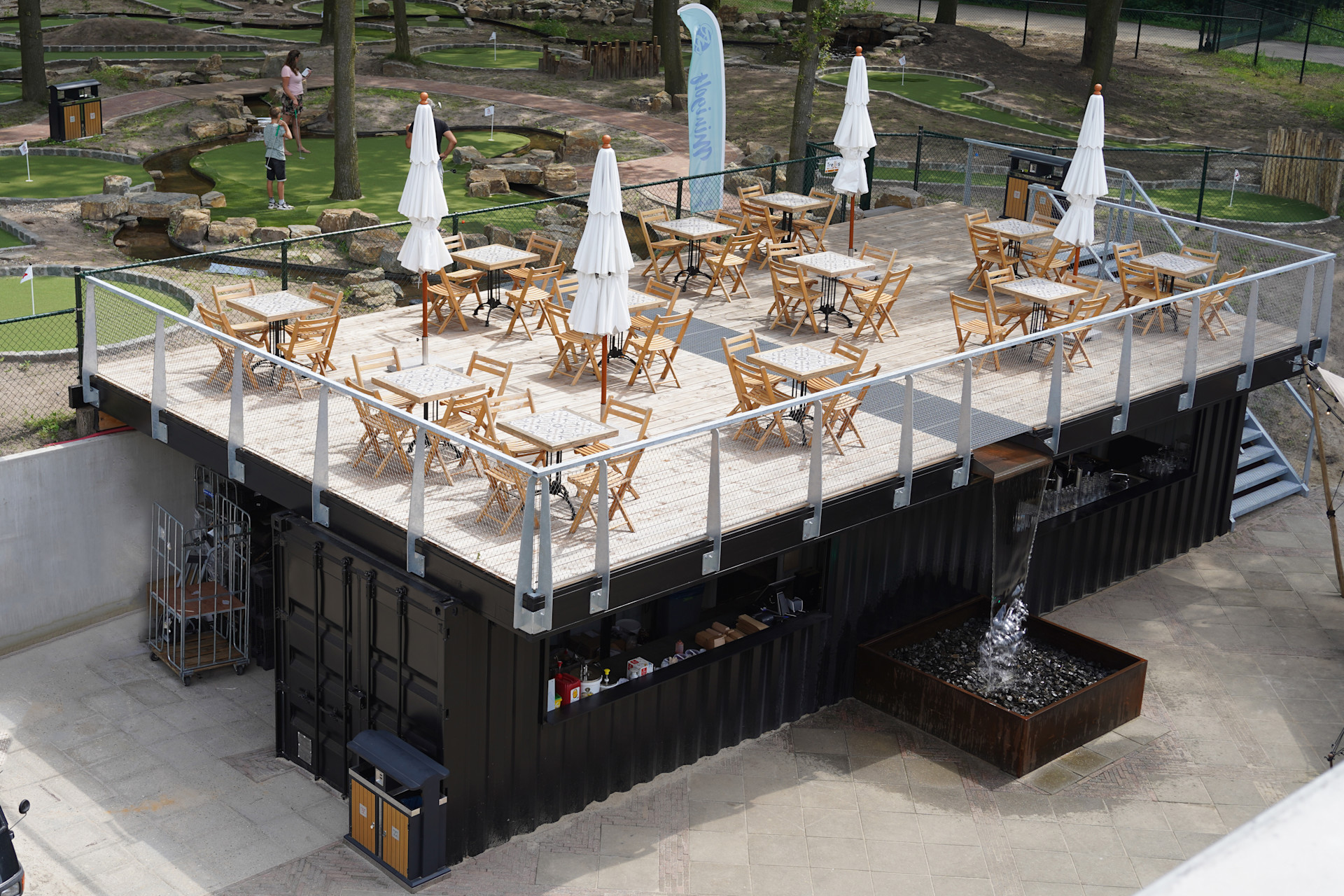 Maasbree container waterval
