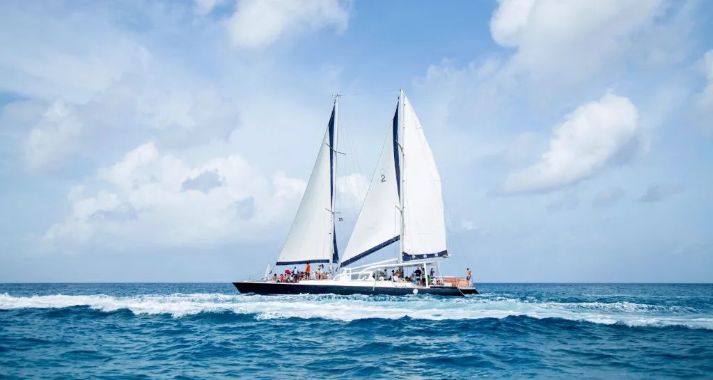 bahamas-sailing-yacht-open-water