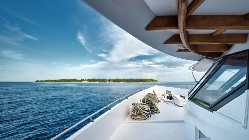 luxury yacht charter