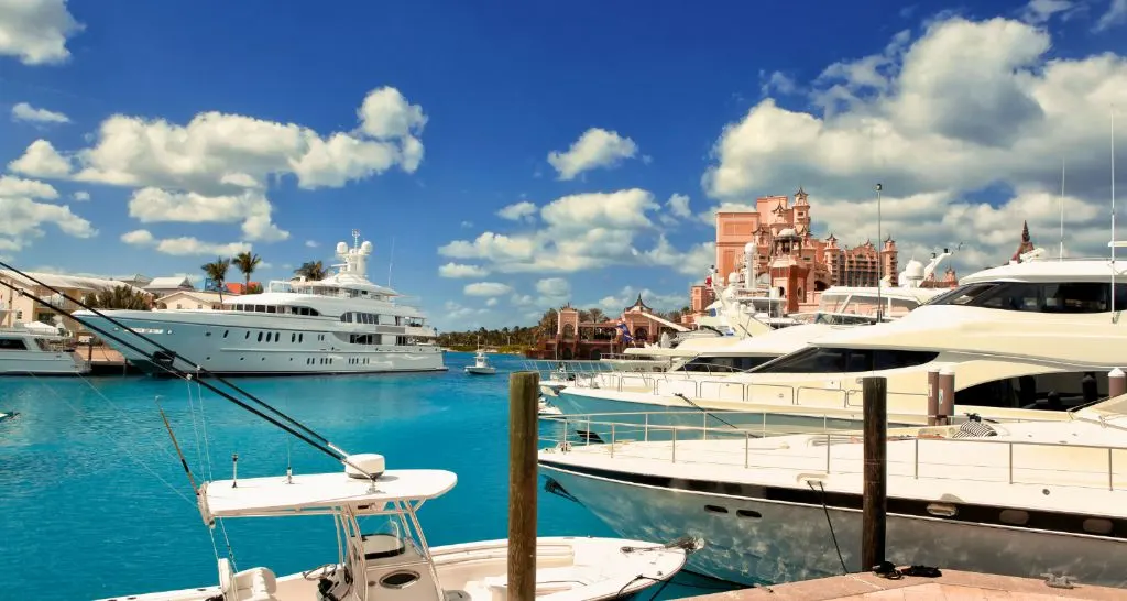 luxury-yacht-charters-nassau-bahamas-marina