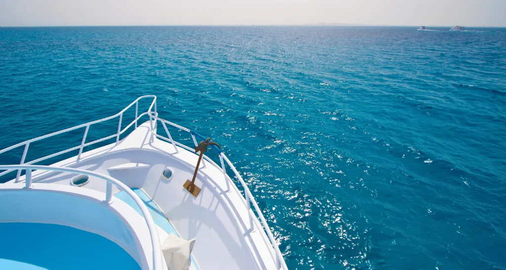 luxury-yacht-charter-nassau-deck