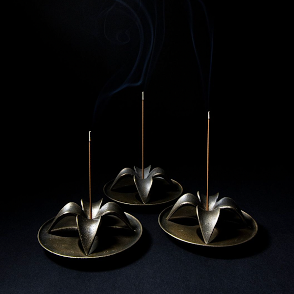 SERENE BRONZE INCENSE HOLDER by Object Van Brandenburg