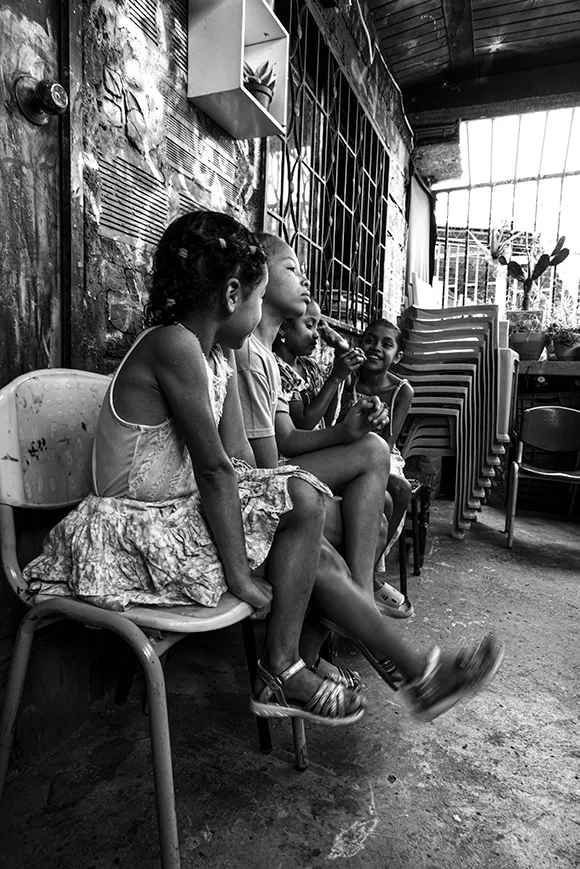 bailarinas-cronica-del-barrio-sara-zuluaga