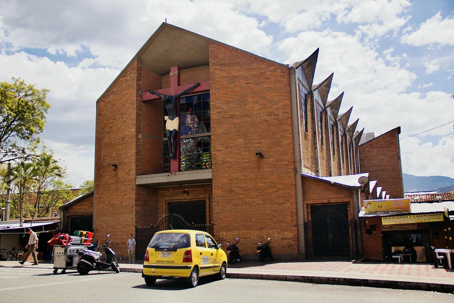1-andres-moreno-cronicas-del-barrio-aranjuez-patrimonial-parroquia-san-cayetano