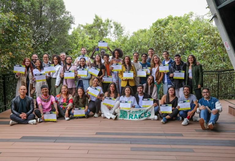 graduados escuela juvenil lideres emergentes