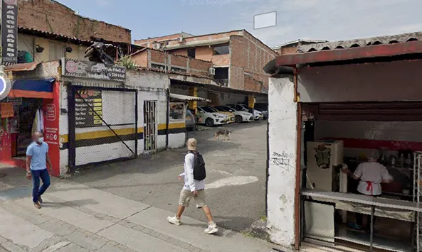 Claustro > Parqueadero Stop