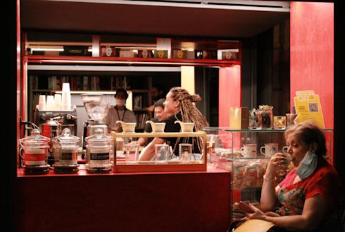 ¿Qué tal un libro y un café en el espacio público?