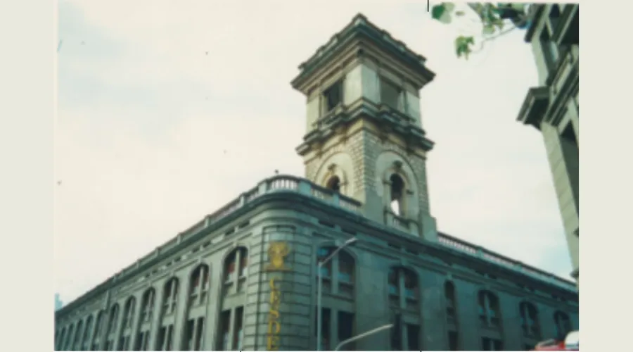 Claustro 1990