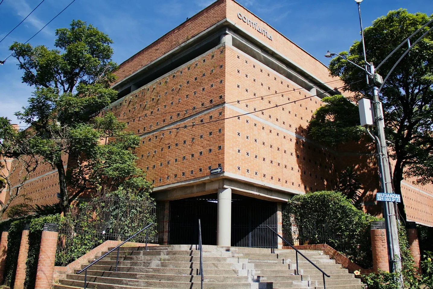 1-andres-moreno-cronicas-del-barrio-aranjuez-patrimonial-comfama