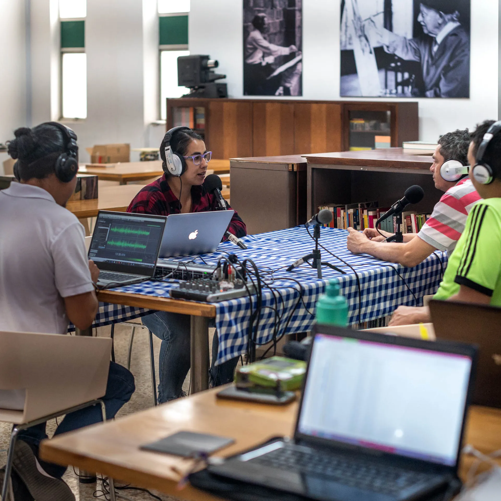 08-elogio-a-los-que-se-rebelan-cronicas-del-barrio-federico-ruiz